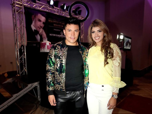 El maquillista internacional Victor Guadarrama y Gabriela Castro, del Centro de Cosmetología, organizador del evento: Master Class Makeup & Beauty Show. Foto:Gerson Alachán