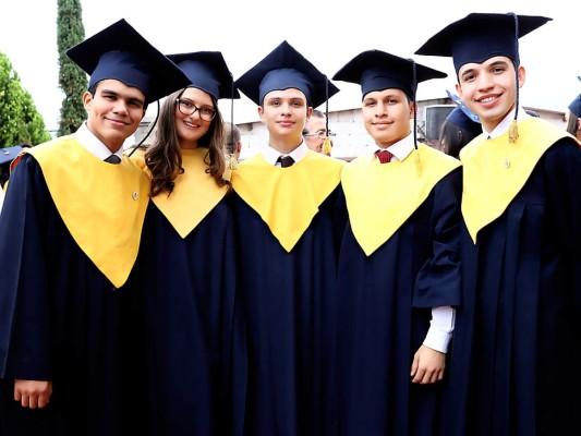 Graduación de la Estancia School