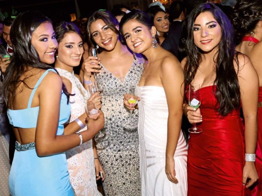 Alexandra Leiva, Andrea Jiménez, Kaisha Solomon, Valeria Espinal y Andrea Santos