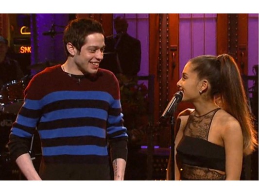 Ariana Grande y Pete Davidson<br/>A un mes de hacer su relación pública, la pareja se mudó a New York City para luego anunciar que están prontos a casarse, incluso Pete se hizo un tatuaje en nombre de su futura esposa, Ariana.