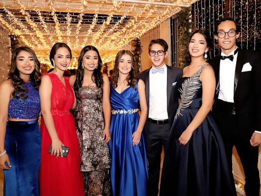 Sofia Pallais, Dulce Millares, Isabel Pineda, Paola Alpízar, Roberto López, Isabella Villeda y Jorge Estrada