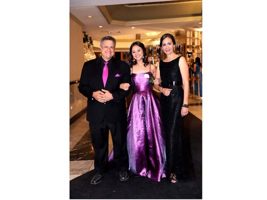 Gabriel y María Rivera con Glenda López