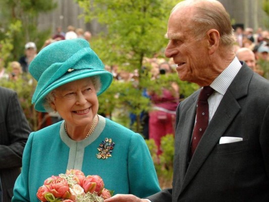 ¡La reina marca con hermoso detalle el cumpleaños del príncipe Felipe!
