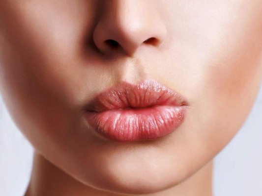 Siete remedios naturales para hidratar tus labios dañados