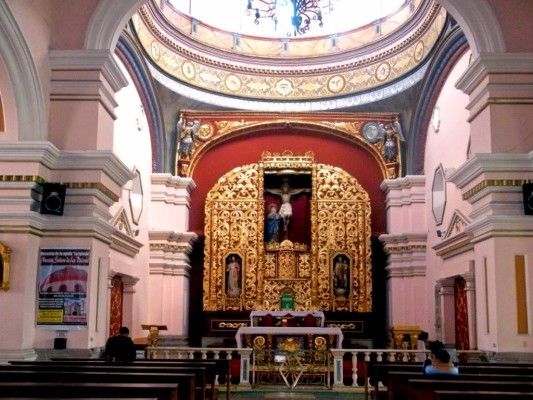 Iglesia Los Dolores es un centro religioso en la plaza del mismo nombre.