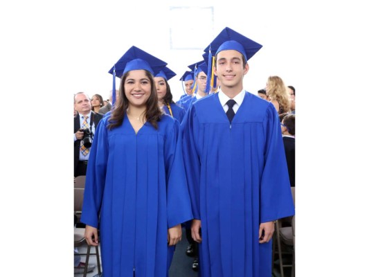 Entrega de títulos de la Macris School, generacion 2017