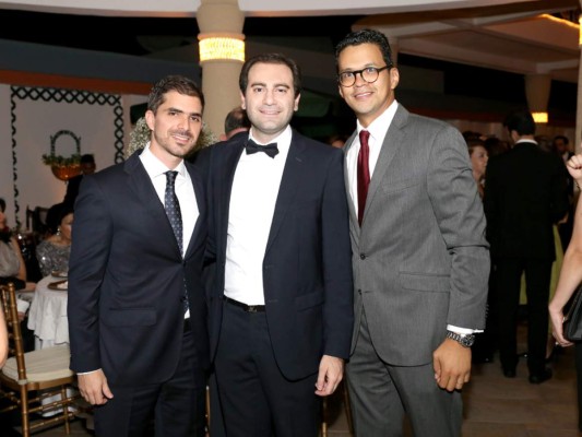 Felipe y Oscar Kafati con Néstor Paz