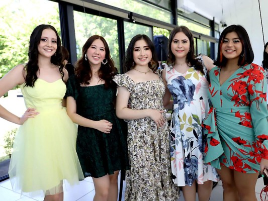 Ana González, Tania Chen, Alexia Martínez, Fernanda Hernández y Ariana Espinoza