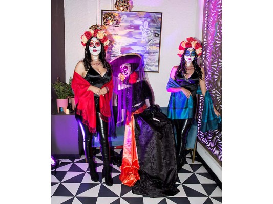 Fiesta del “Día de los Muertos” en Aura