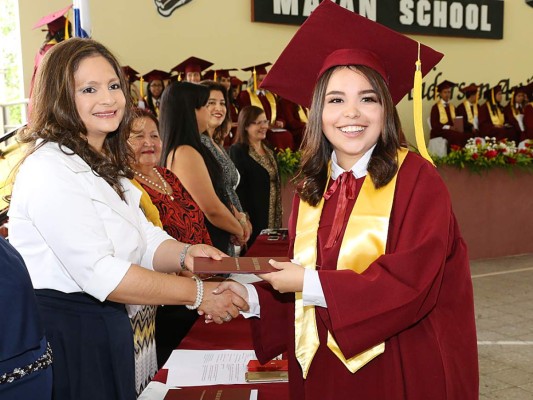 Entrega de títulos de Mayan School I parte
