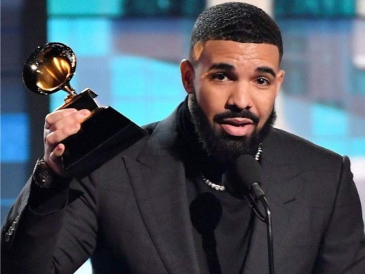 Drake al momento de recibir su premio en la categoría Best Rap Song con su canción God’s Plan