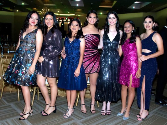 Con rostros de alegría, la generación 2022 de la Escuela Internacional Sampedrana se reunió para celebrar su senior dinner bajo la temática ''Magical night of mystery''.Lillian Andino, Isabella Rishmawi, Clarissa Nuñez, Ivanna Yuja, Arielle Rosenthal, Diana Echeverria y Grazia Canahuati.