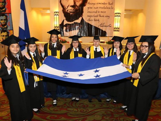 Firma de acta de Lincoln School generación 2017