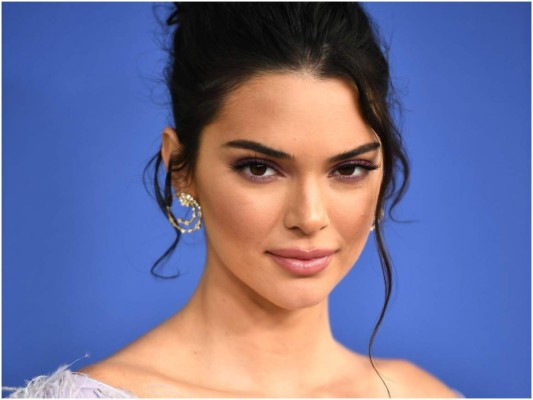 La modelo confesó durante la presentación de la nueva campaña de la marca, 'Paint Positivity', que no había probado los productos de skincare de su hermana, Kylie, porque está 'pegada' a su rutina y no quiere hacer mucho más ya que los productos de Proactiv le garantizan una tez libre de acné.