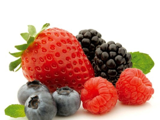 #6 Para lograr un mayor crecimiento, incluye en tu menú frutos rojos y cítricos que aportan vitamina C, cebolla y ajo que contiene azufre, champiñones que son ricos en zinc y almendras y arroz integral que son ricos en vitamina E.