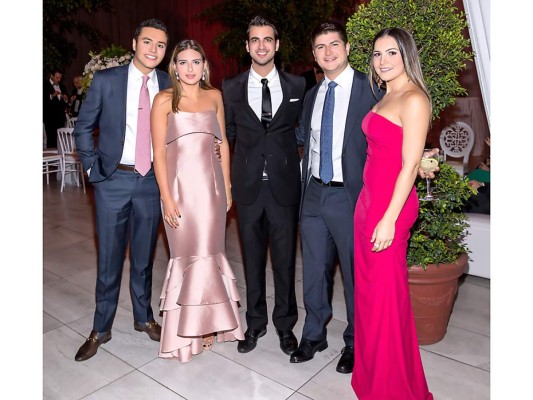 Daniel Goldstein, Tania y Roque Vitanza con Adrian Larach y Cristina Chahín.
