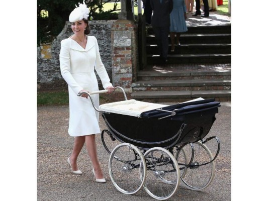 ¿Te parece hermoso? El cochecito de la Princesa Charlotte tiene un valor de 2,699 dólares.