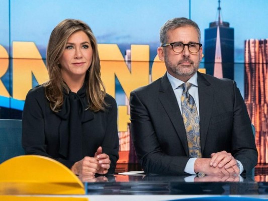 <br/>The Morning Show<br/>The Morning Show es una de las series más exitosas de Apple TV, esta cuenta la historia de un programa de noticias matutino y de todo lo que sucede en el mismo. Desde luchas de ego entre los presentadores, relaciones entre hombres y mujeres, hasta la crítica al despiadado mundo del periodismo.