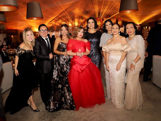 Gio Antinori, Miguel Chong, Mandy Rivera, Blanca Bendeck, Mónica Lama, Julie Padilla, Vicky Leiva y Chayo Zúniga