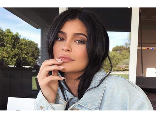 Kylie Jenner lanza una nueva colección de maquillaje inspirada en Stormi