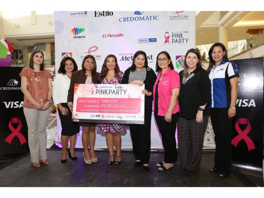 FUNHOCAM recibe donativo de Credomatic Estilo Pink Party