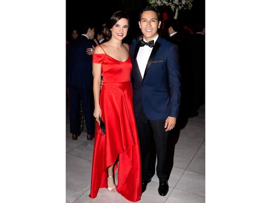Ernesto Interiano y Alexandra Andrews.