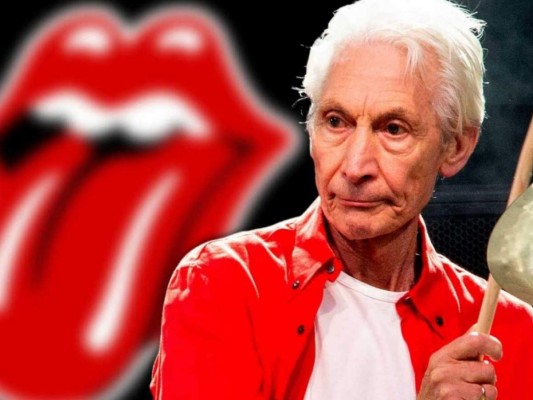 Charlie Watts<br/>¿Cómo olvidar al baterista de la legendaria banda “The Rolling Stones”?. Charlie murió a la edad de 80 años. Watts ayudó a la banda a convertirse en íconos del rock de los 60 con temas como “(I Can't Get No) Satisfaction”.<br/>