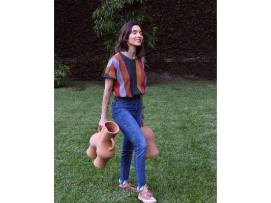 Por otra parte, Elena Casco tiene varias metas a futuro con Del Barro, una de ellas es añadir un nuevo tipo de arcilla que sea más refinada para poder crear productos de cocina, como platos y tazas. Asimismo, exportar todos los productos al extranjero.