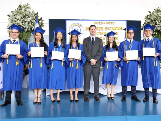 Entrega de títulos de la Macris School, generacion 2017