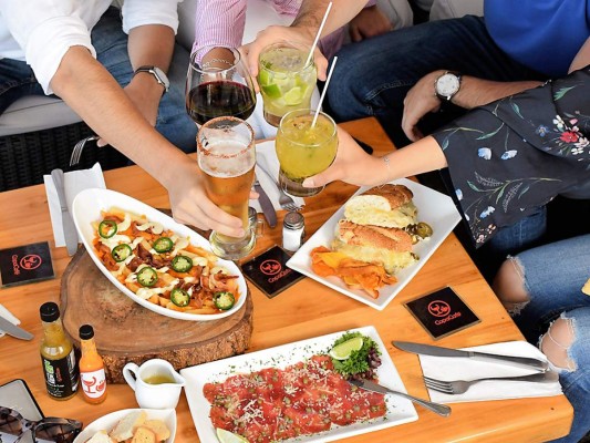 Copa Café. Un imperdible en la agenda. Sus dos establecimientos en La Galería y en Paseo Juan Pablo en Tegucigalpa, ofrecen un amplio menú para complacer los gustos de cualquier foodie. El mejor ambiente para uno o más brindis.