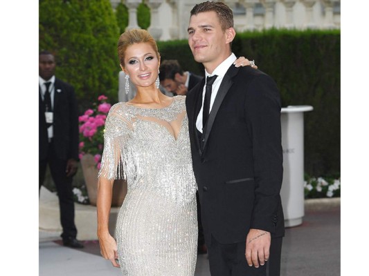 La heredera de los hoteles Hilton con su novio el actor Chris Zylka, fueron la sensación cuando finalmente anunciaron su casamiento, hasta el momento no tiene fecha para el desenlace pero a la empresaria le han llovido las propuestas para que de la exclusiva de su boda a varios canales.