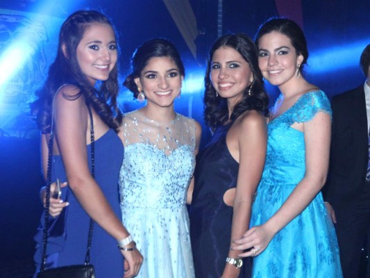 Vibrante Prom de la Escuela Internacional Sampedrana