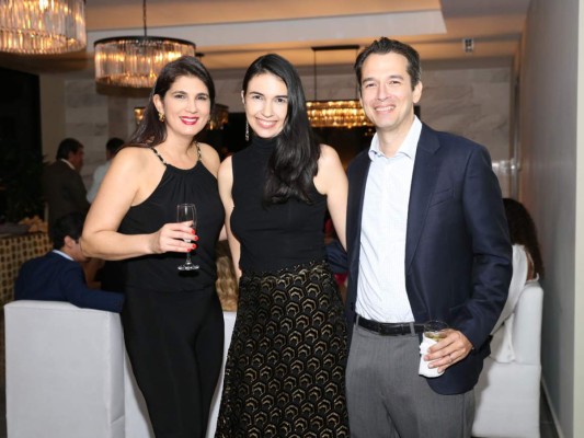 Brindis por graduación de Anisabella Sikaffy y Sofía Mata   