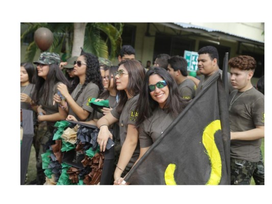 Seniors entrance del Liceo Bilingüe Centroamericano