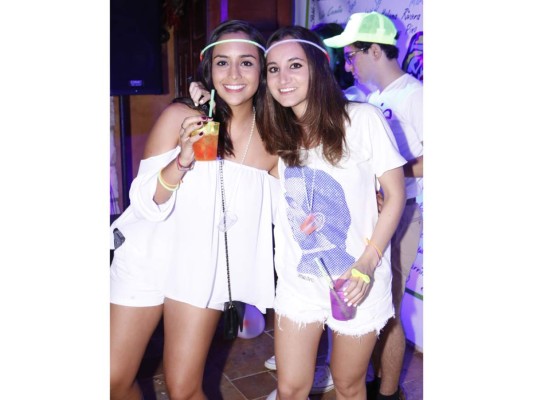 Neon party en residencia Andonie
