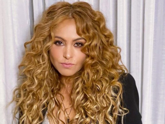 Paulina Rubio presentó dos embargos fiscales en México y Estados Unidos por no declarar sus impuestos en 2010, Asimismo, tenía una deuda con el Servicio de Administración Tributaria, en donde sumaba medio millón de dólares en 2002.