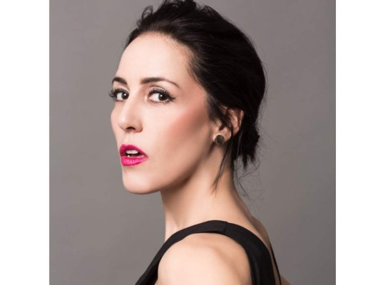 STEPHANIE SALAS: El Sol de México conoció a la nieta de Silvia Pinal en una fiesta por un amigo que tenían en común. Es una de las relaciones más misteriosas del cante, sin embargo ambos tienen una hija Michelle Salas, la cual, tiene una muy buena relación con Luis Miguel.