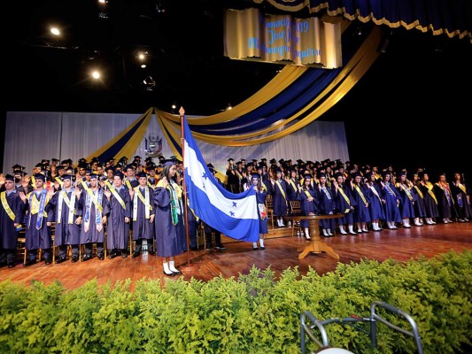 Entrega de títulos a la generación 2019 de la Escuela Internacional Sampedrana  