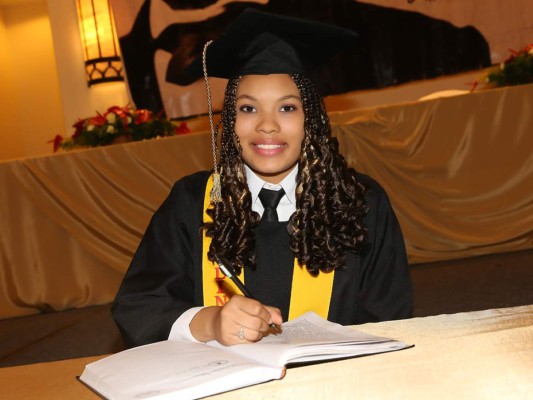 Firma de acta de Lincoln School generación 2017