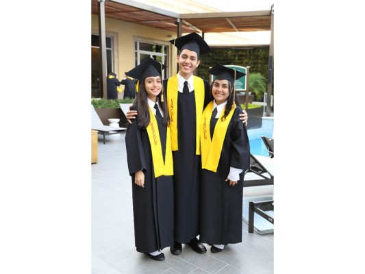 Firma de acta de Lincoln School generación 2017