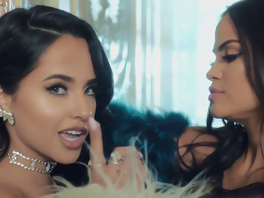 ''Sin Pijama'' Becky G y Natti Natasha