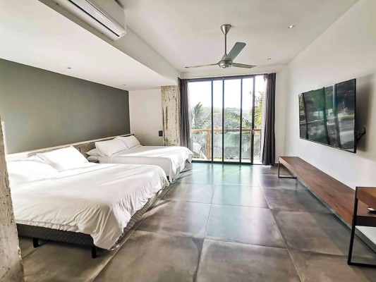 La casa está recién construida, por lo que el rapero se pudo dar otro lujo de escoger acabados arquitectónicos que sabía que le encantarían a su pareja. La gran propiedad cuenta con cuatro pisos, que incluyen siete habitaciones y siete baños. ¡Tiene un diseño bastante amplio!
