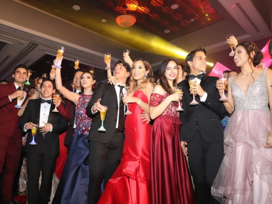 Los Seniors de la Dowal School 2019 celebran su Prom al estilo años 20s