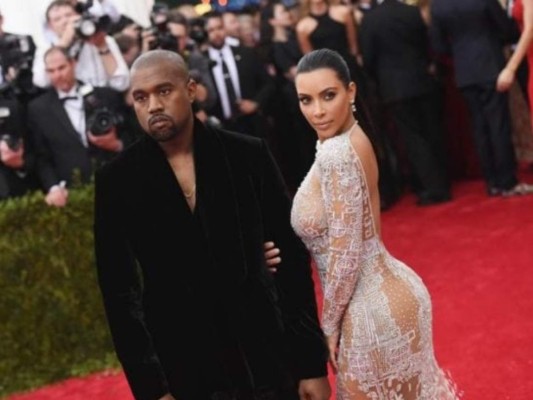 Kim y Kanye empezaron su relación en 2012. Luego que su divorció a Kris Humphries se concretara en 2013, la pareja se comprometió en ese mismo año. La boda se realizó el 24 de mayo de 2014, en Florencia, Italia. Pareciera que Kim finalmente encontró su amor eterno, con el cual tiene tres hijos: North, Saint y Chicago West, y esperan otro por medio de gestación subrogada.