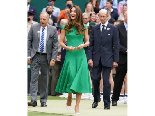 Con un vestido color verde de Emilia Wickstead, zapatos blancos y una gran sonrisa, Kate robó las sonrisas de muchos cuando llegó al Wimbledon.