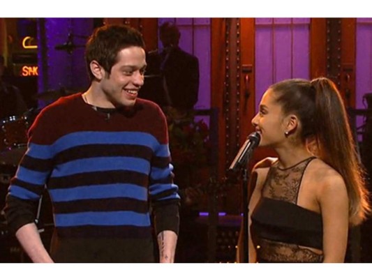 Ariana Grande y Pete Davidson oficializan su noviazgo