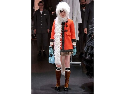 que ademas del increíble espectáculo presentado por Gucci; los looks innovadores, sin duda alguna también robaron la atención de los presentes.