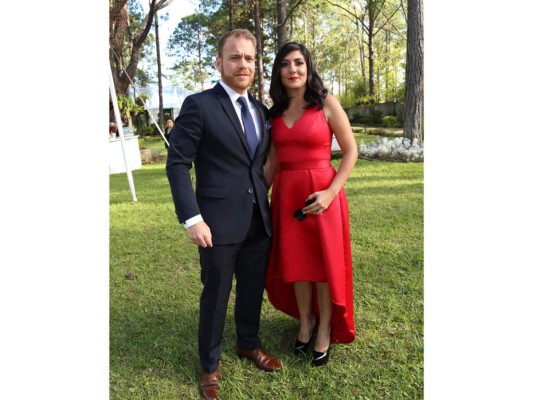 José Jarquín y Julissa Ustariz celebran fiesta nupcial