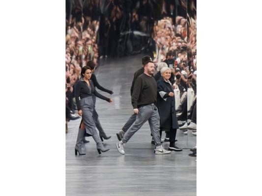 Kim Jones, Director creativo de Fendi, y Silvia Venturini Fendi, Diseñadora de moda.