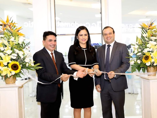 Tirso Tarrius, Lizzeth Villatoro y Carlos Alvarado